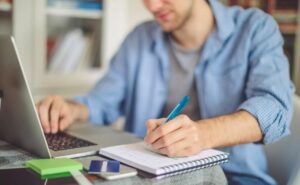 Como se tornar autodidata: 7 dicas para aprender sozinho